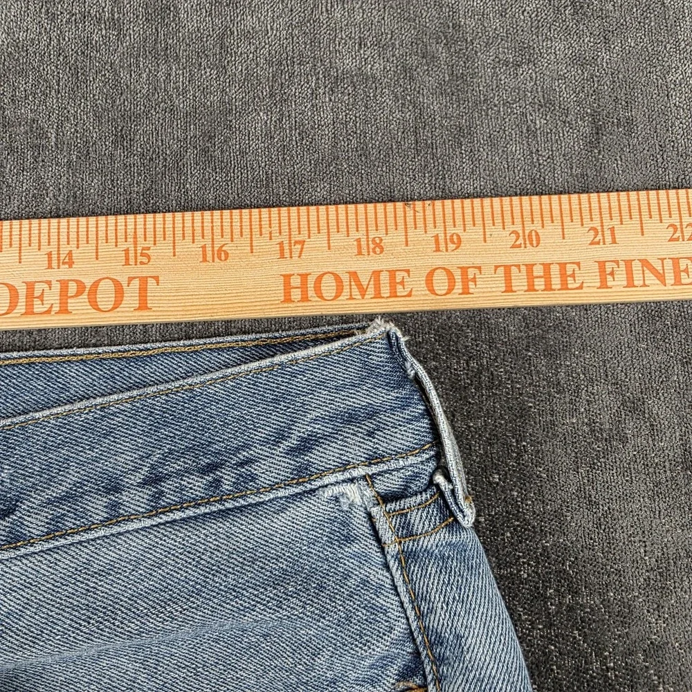 Levis light dirt
